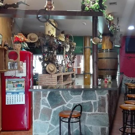 ホテル Hostal La Aldaba Montearagon エクステリア 写真