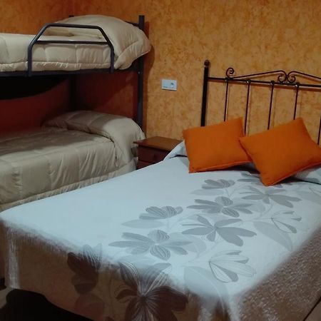 ホテル Hostal La Aldaba Montearagon エクステリア 写真