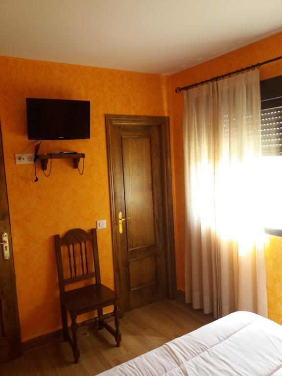 ホテル Hostal La Aldaba Montearagon エクステリア 写真