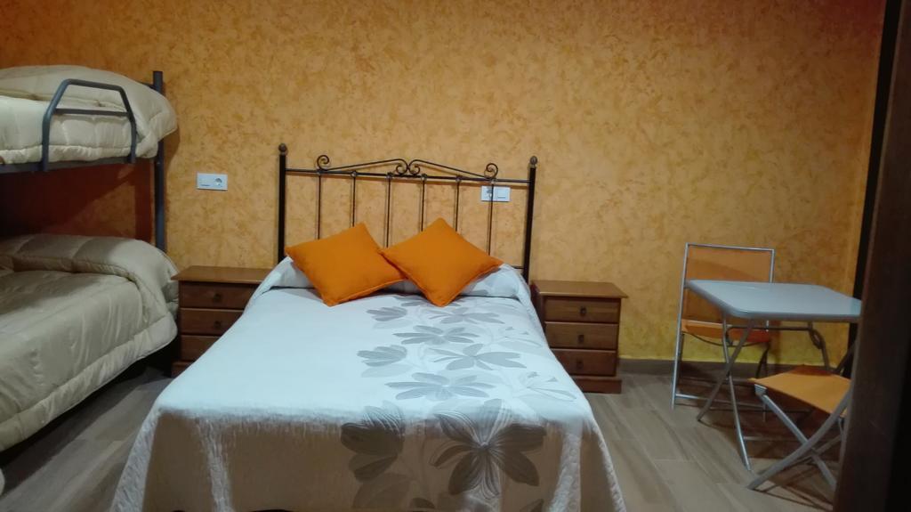 ホテル Hostal La Aldaba Montearagon エクステリア 写真