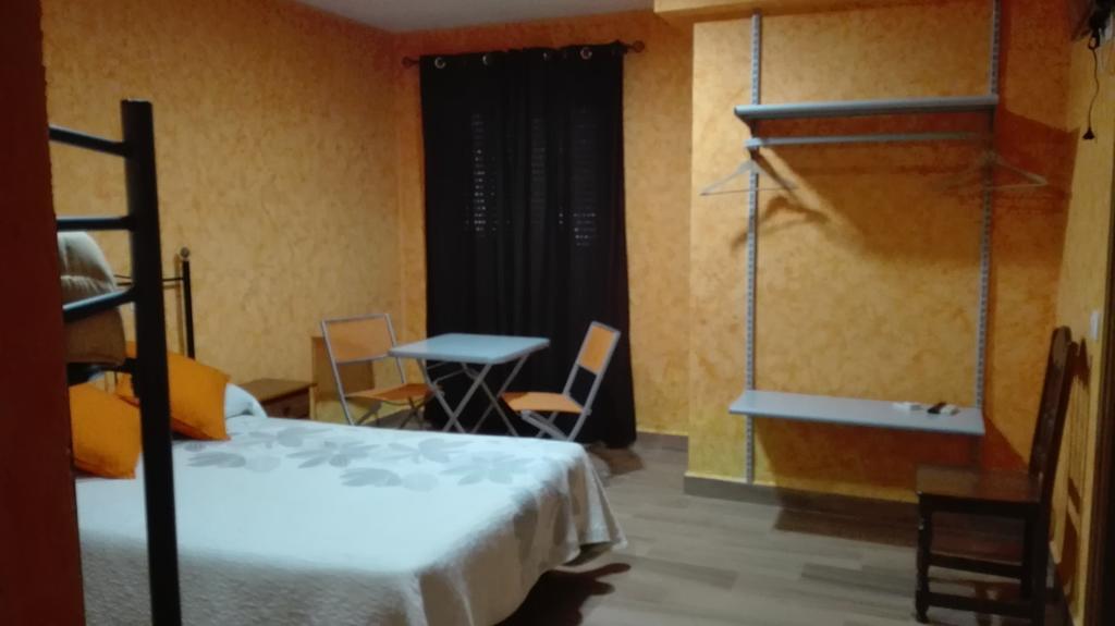 ホテル Hostal La Aldaba Montearagon エクステリア 写真