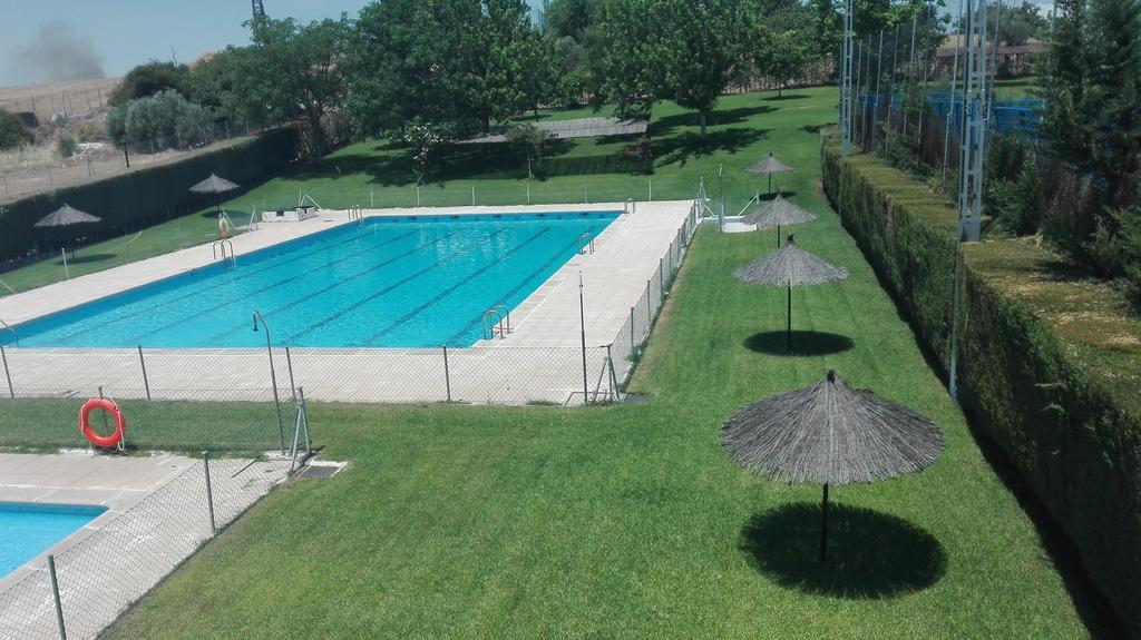 ホテル Hostal La Aldaba Montearagon エクステリア 写真