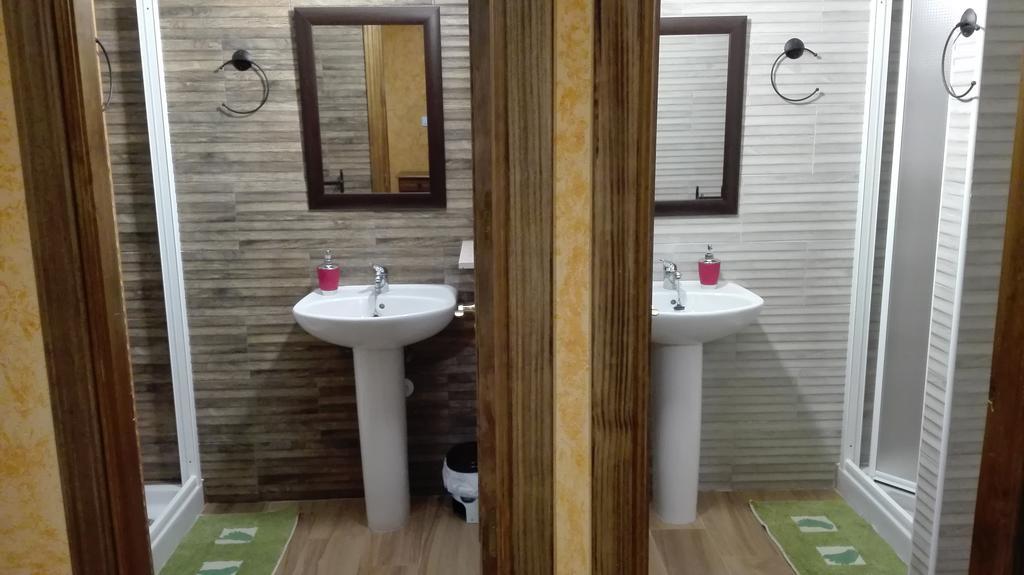 ホテル Hostal La Aldaba Montearagon エクステリア 写真