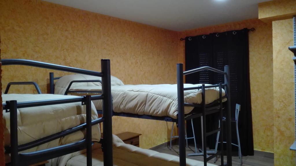 ホテル Hostal La Aldaba Montearagon エクステリア 写真