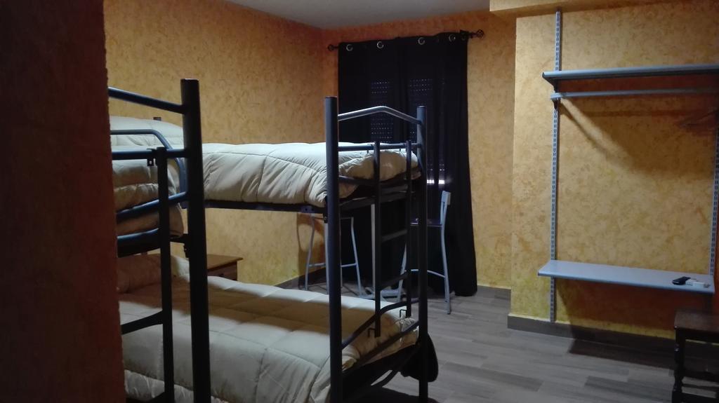 ホテル Hostal La Aldaba Montearagon エクステリア 写真