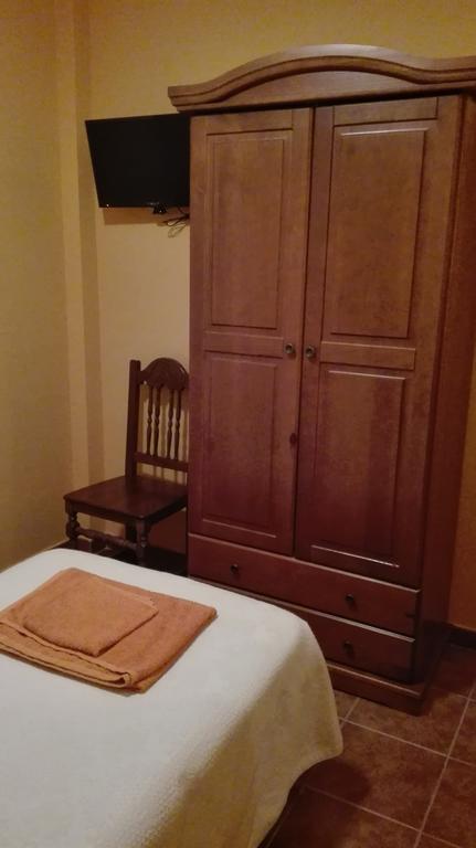 ホテル Hostal La Aldaba Montearagon エクステリア 写真