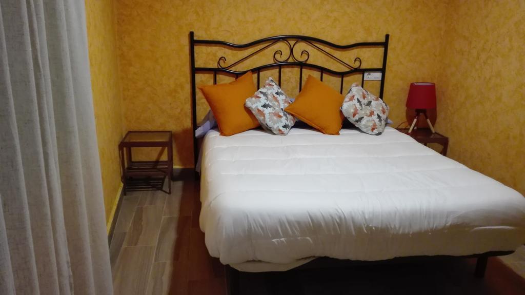 ホテル Hostal La Aldaba Montearagon エクステリア 写真