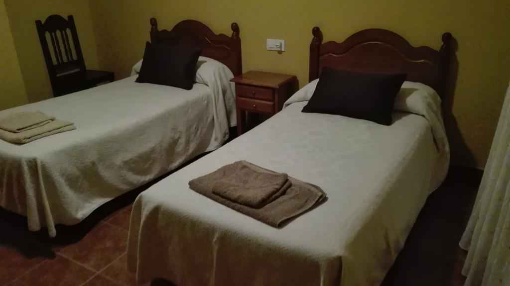 ホテル Hostal La Aldaba Montearagon エクステリア 写真