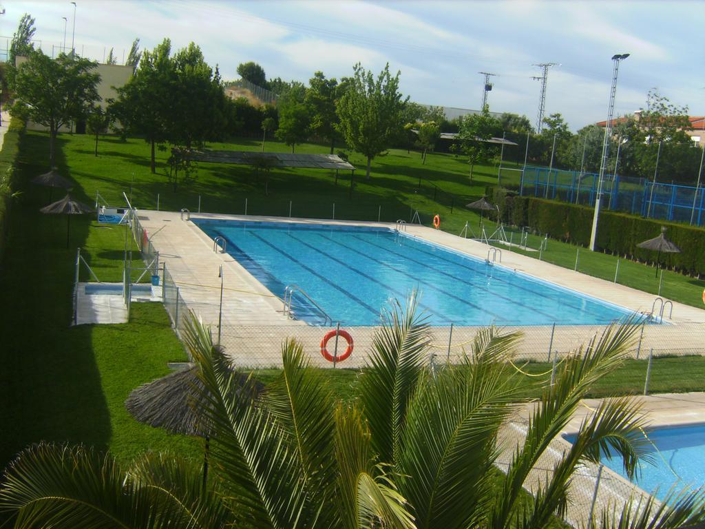 ホテル Hostal La Aldaba Montearagon エクステリア 写真