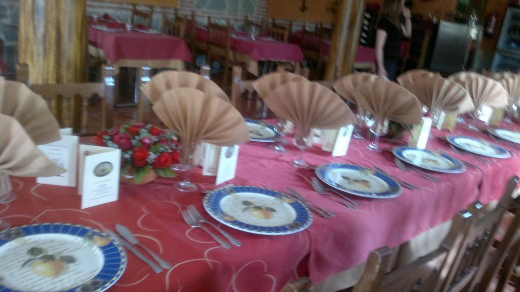ホテル Hostal La Aldaba Montearagon エクステリア 写真