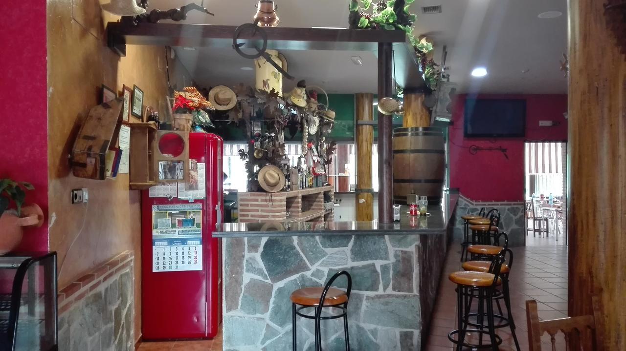 ホテル Hostal La Aldaba Montearagon エクステリア 写真