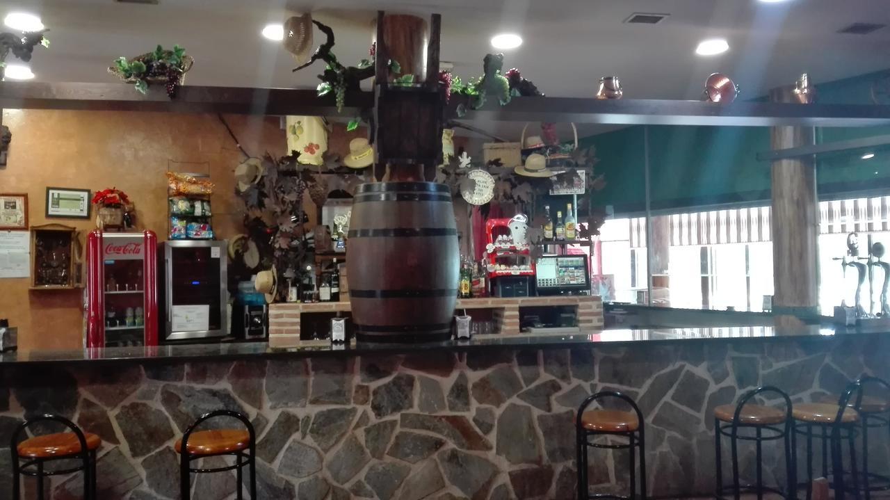 ホテル Hostal La Aldaba Montearagon エクステリア 写真