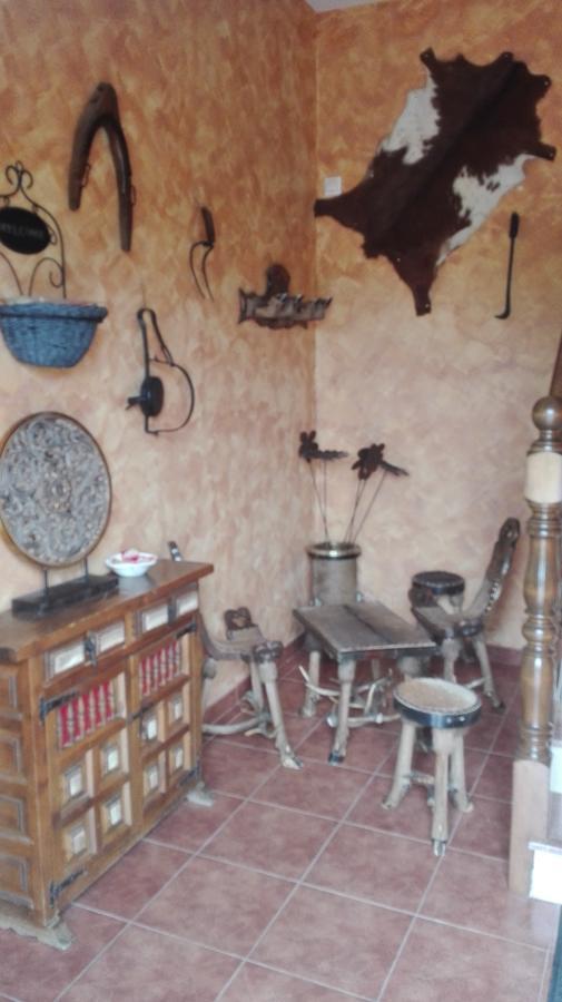 ホテル Hostal La Aldaba Montearagon エクステリア 写真