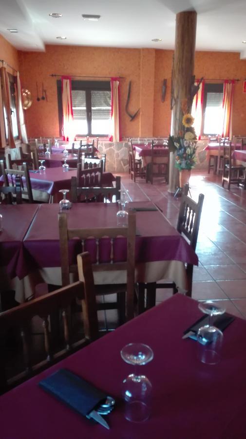ホテル Hostal La Aldaba Montearagon エクステリア 写真