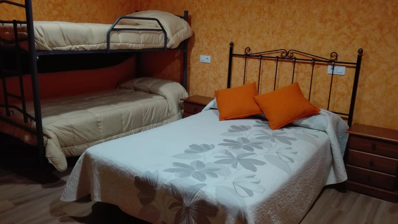 ホテル Hostal La Aldaba Montearagon エクステリア 写真